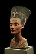 Bust of Egyptian Queen Nefertiti (-1370 to -1330)